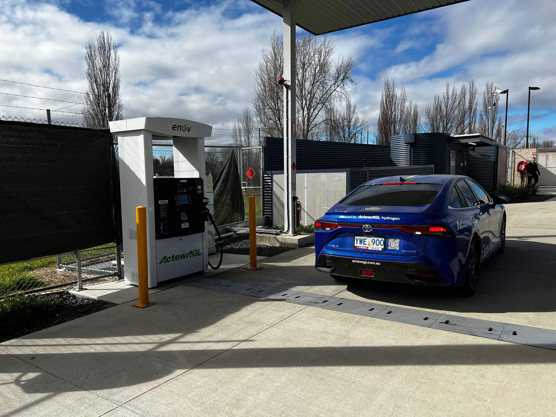 car refueling at hydrogen fuel station
