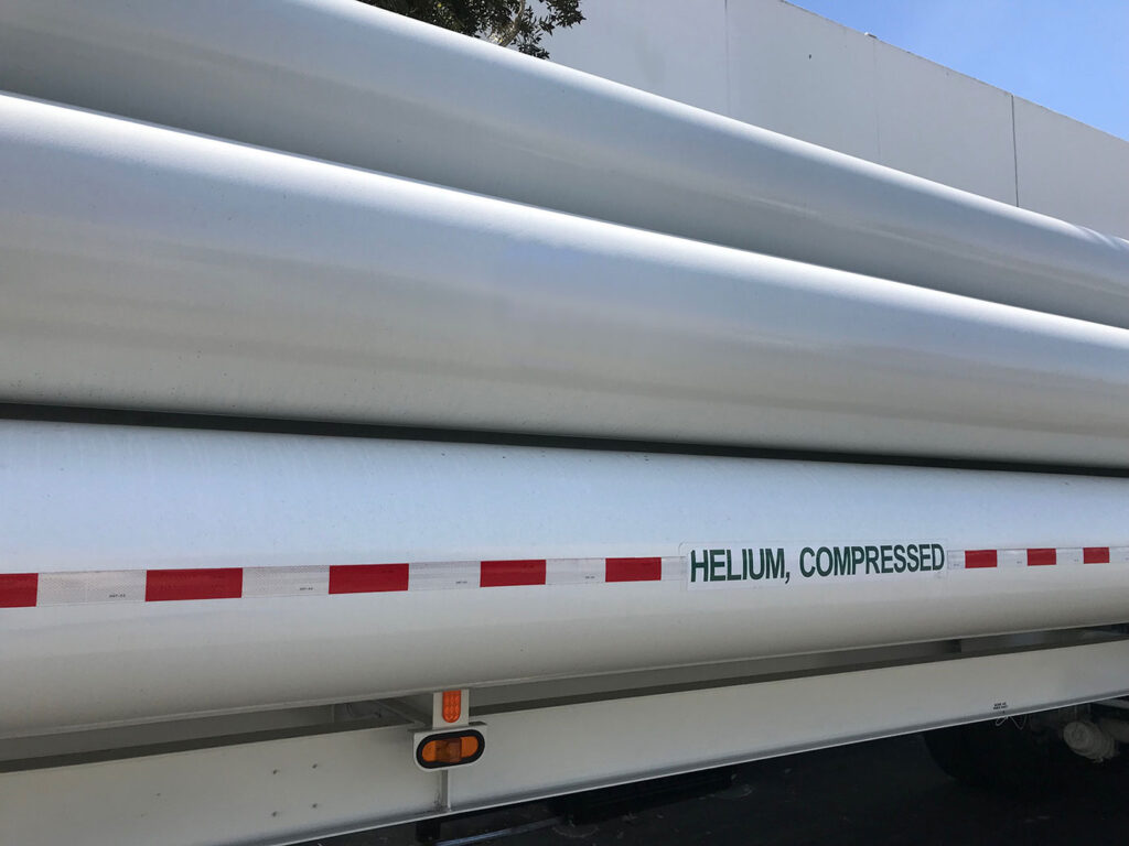 Transfilling compressed helium into tube trailers photo