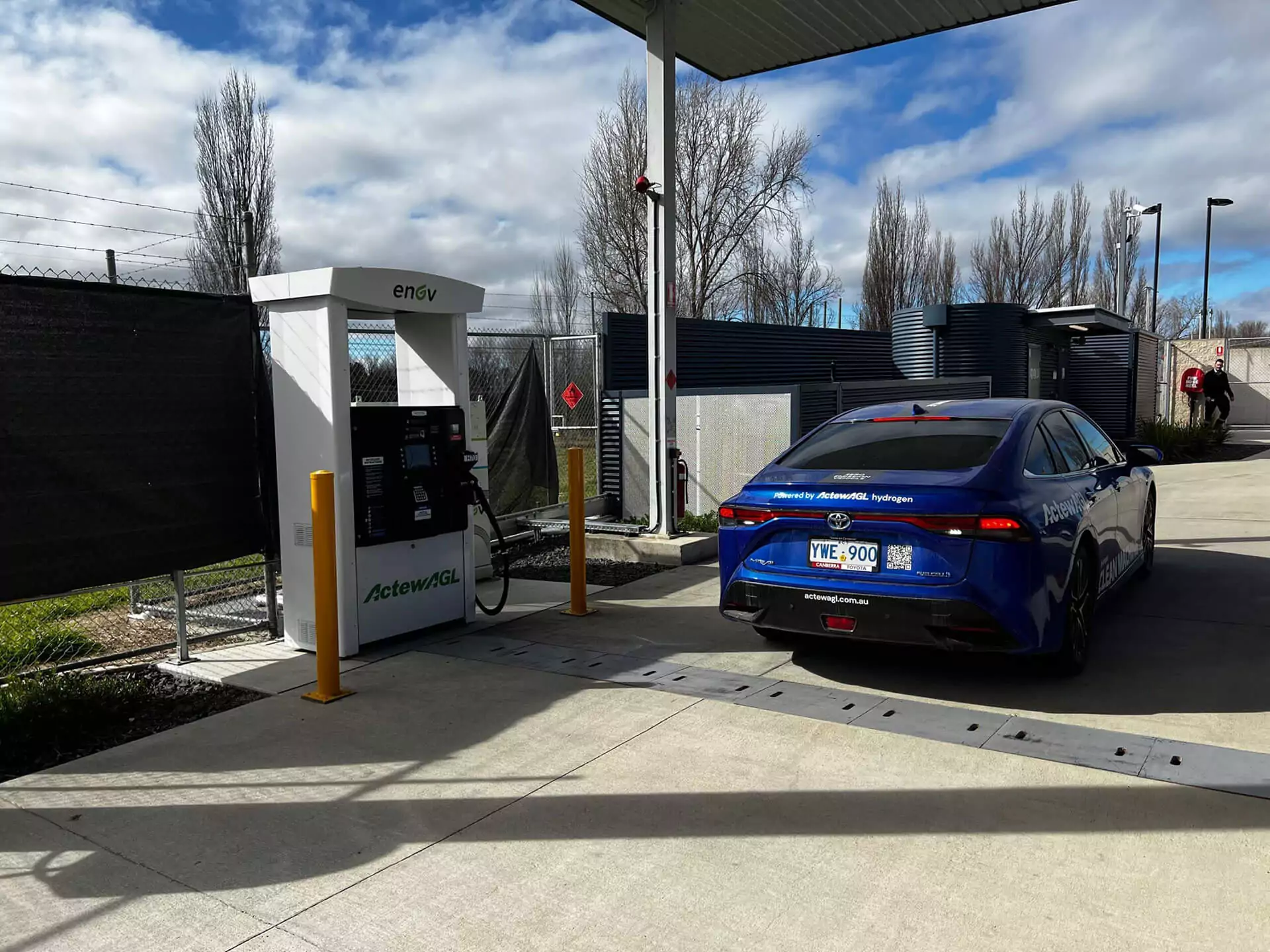 car refueling at hydrogen fuel station